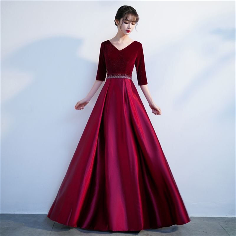 Woman Formal Wear - فستان كورالي طويل على الطراز الجامعي