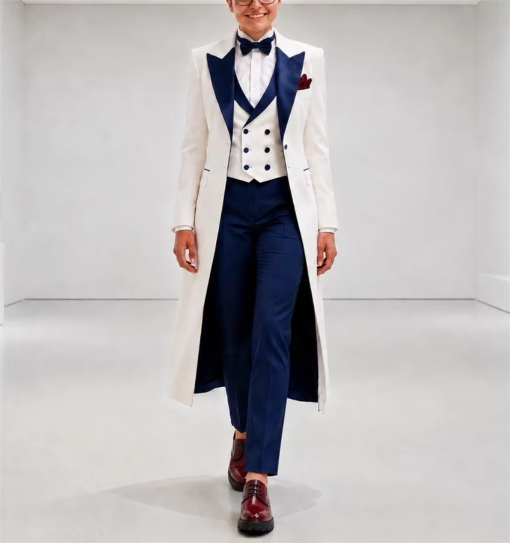 Woman Formal Wear - سترة نسائية زرقاء داكنة وبيضاء أنيقة