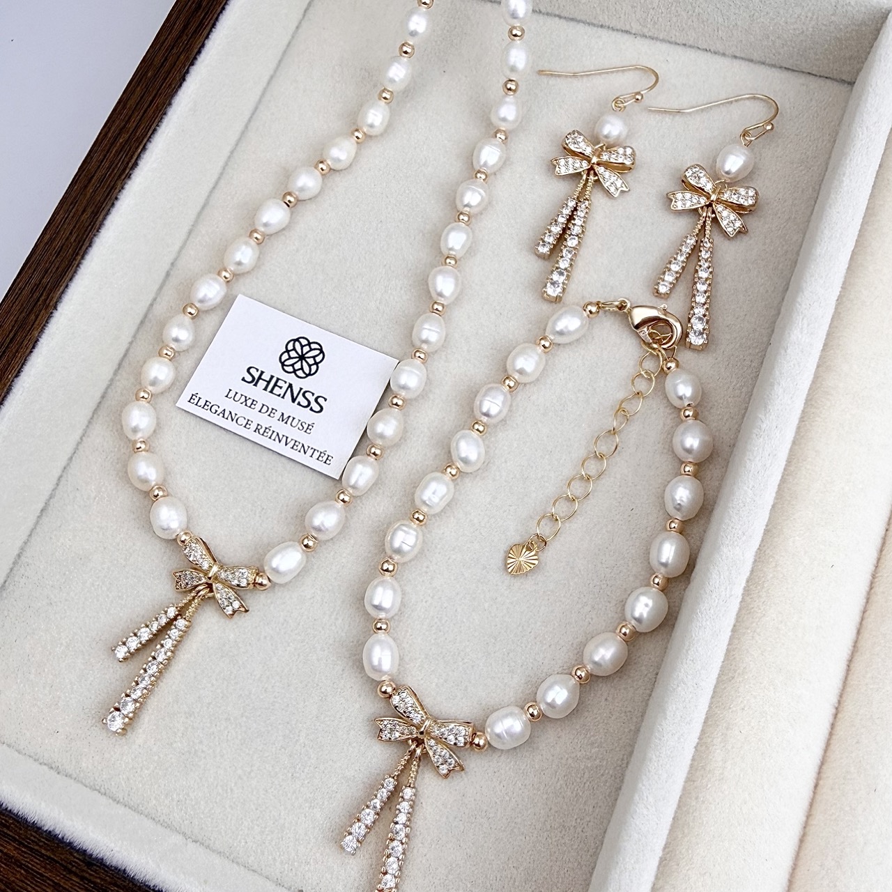 طقم مجوهرات فاخر وعصري: قلادة  - مراجعة Pearl Necklace Set وسعره
