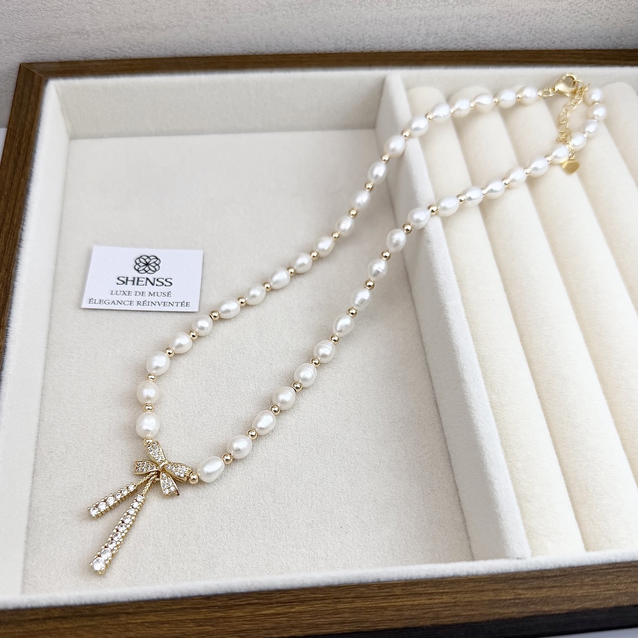 طقم مجوهرات فاخر وعصري: قلادة  - مراجعة Pearl Necklace Set وسعره