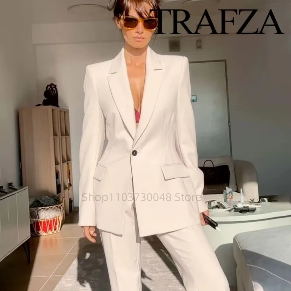بدلة رسمية أنيقة للسيدات في ال - مراجعة Woman Formal Wear وسعره